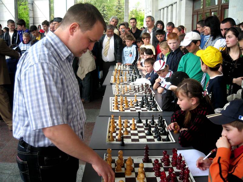 Игорь додон поздравил виорела бологана с победой на чемпионате мира по быстрым шахматам
