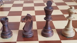В какую фигуру превращается пешка?